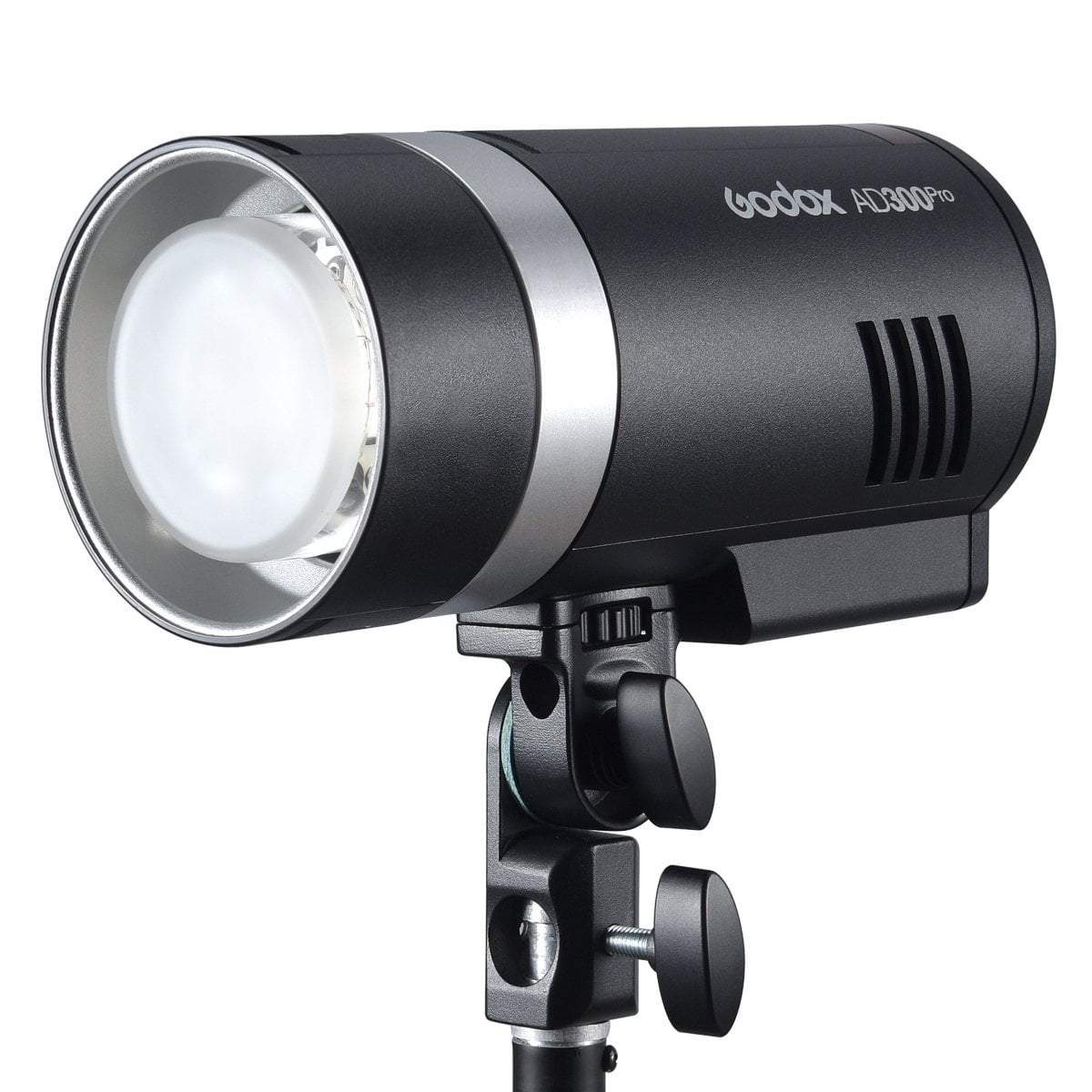 Godox AD300Pro — Беспроводная студийная вспышка с поддержкой TTL и HSS, мультивспышка, сменные насадки. Работает от аккумулятора.